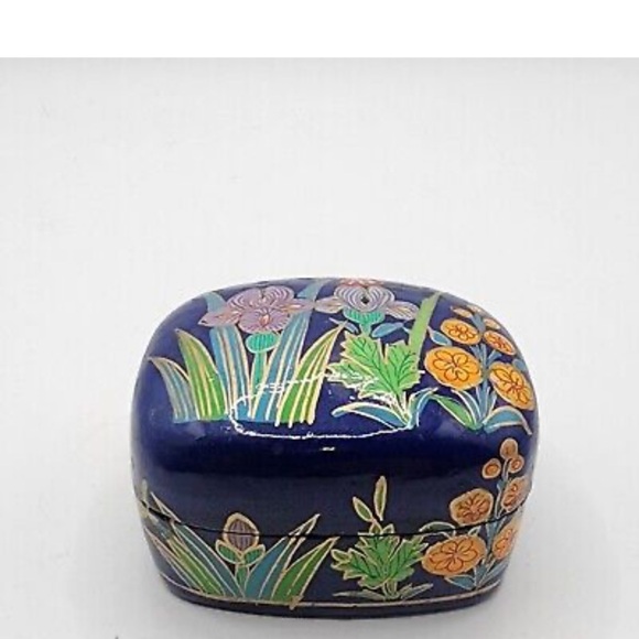 Vintage Paper Mache Black Lacquer Floral Hand Painted Trinket Jewelry St… - Picture 6 of 7